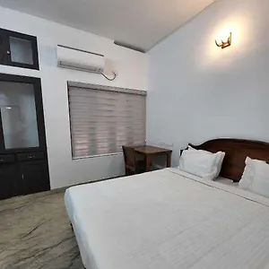 Spot On 81275 Mannath Homes Hotel